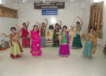 Kathak Performance by Girls